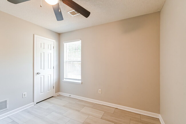 Building Photo - 8519 Cross Point Dr
