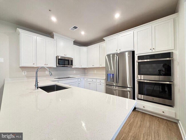 Building Photo - 1104 Dabney Dr
