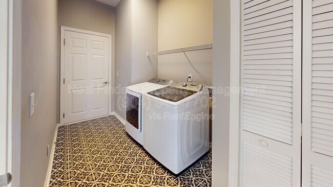 Building Photo - 12383 Tropic Dr