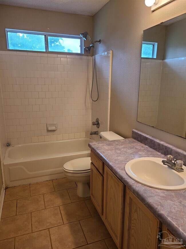 Building Photo - 708 Thornwood Pl
