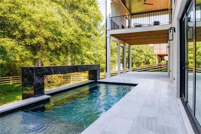 Building Photo - 312 Meadow Dr