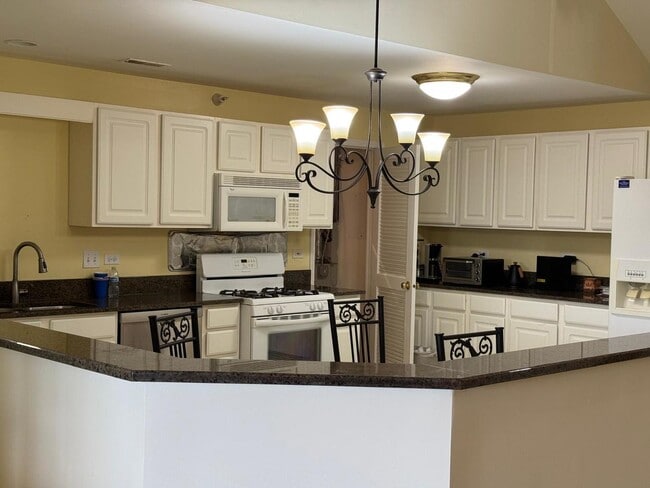 Building Photo - 2020 St Regis Dr