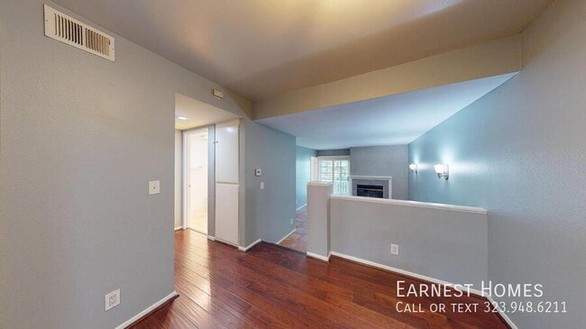 Building Photo - 6628 N Clybourn Ave