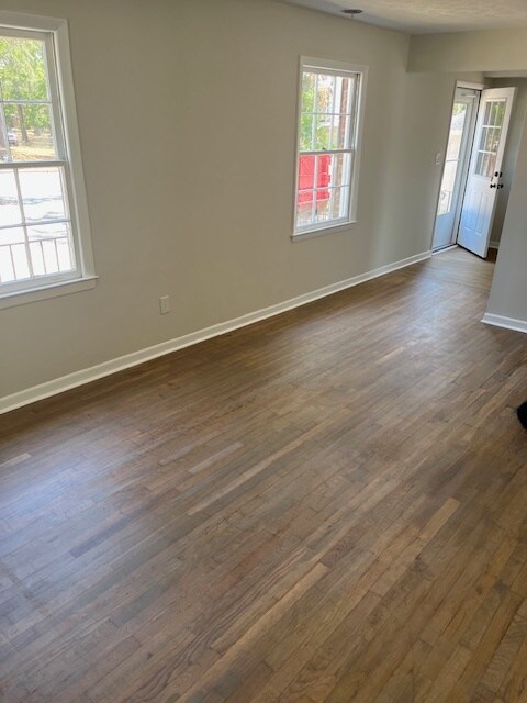 Living Room - 5918 Woodside Ave