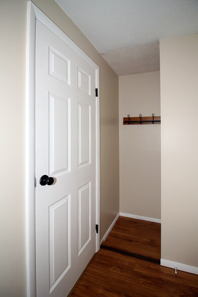 Building Photo - 100 Grouse Ct