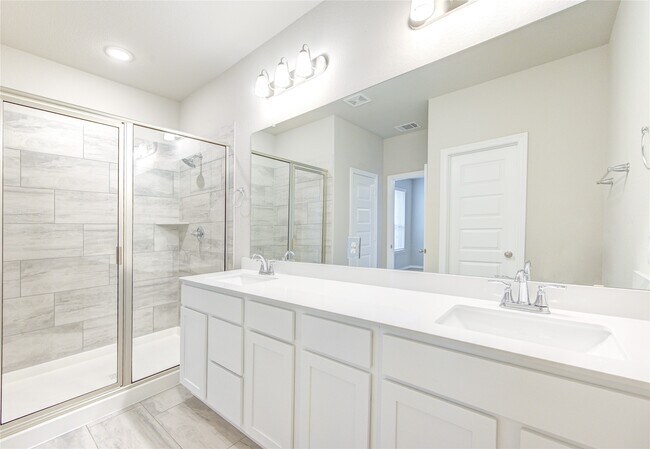 Building Photo - 821 Laguna Grn Ln