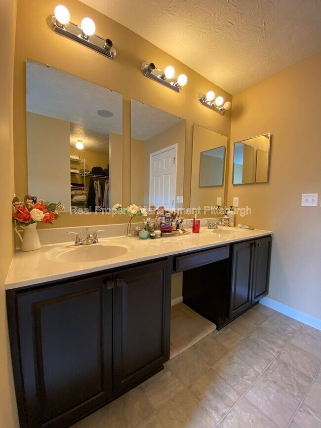 Building Photo - 449 Beech Dr