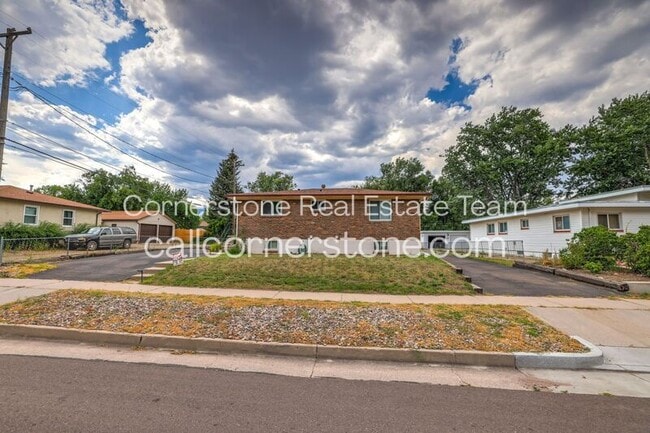 Building Photo - 1410 Custer Ave
