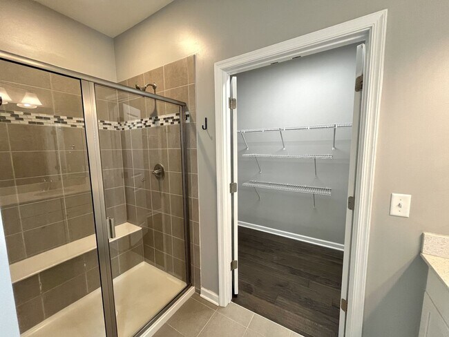 Building Photo - SPACIOUS FRANKLIN HOME WITH UPGRADES
