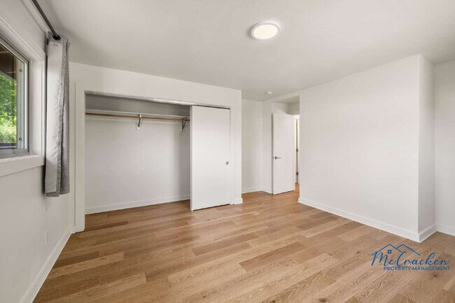 Building Photo - Modernized Spacious 3 Bedroom Home with Lush Outdoor Living in the Heart of Ashland