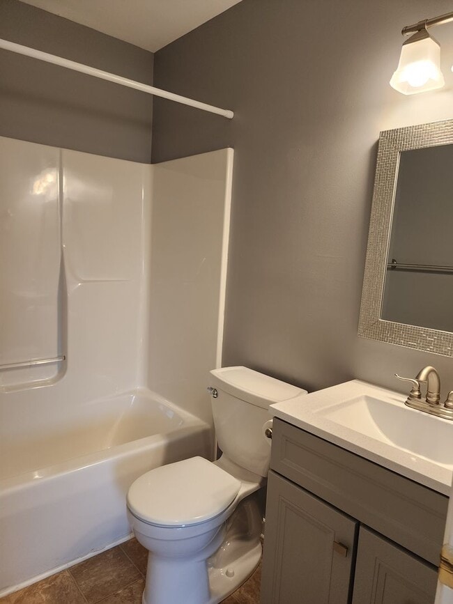 Building Photo - 3 Bedroom 2 Bath Brick Rancher in Mechanic...