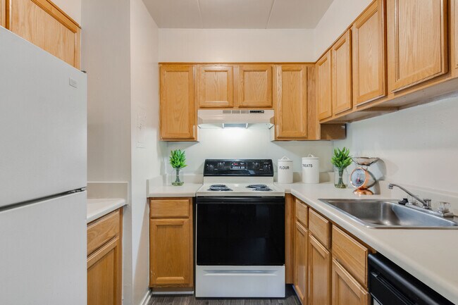 Building Photo - Parkway Apartments