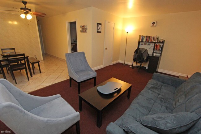 Building Photo - 1 br, 1 bath  - The Bentley Garden Level