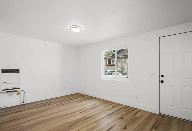 Building Photo - Beautifully Remodeled 1 Bed / 1 Bath in Midtown - Available 6/15!