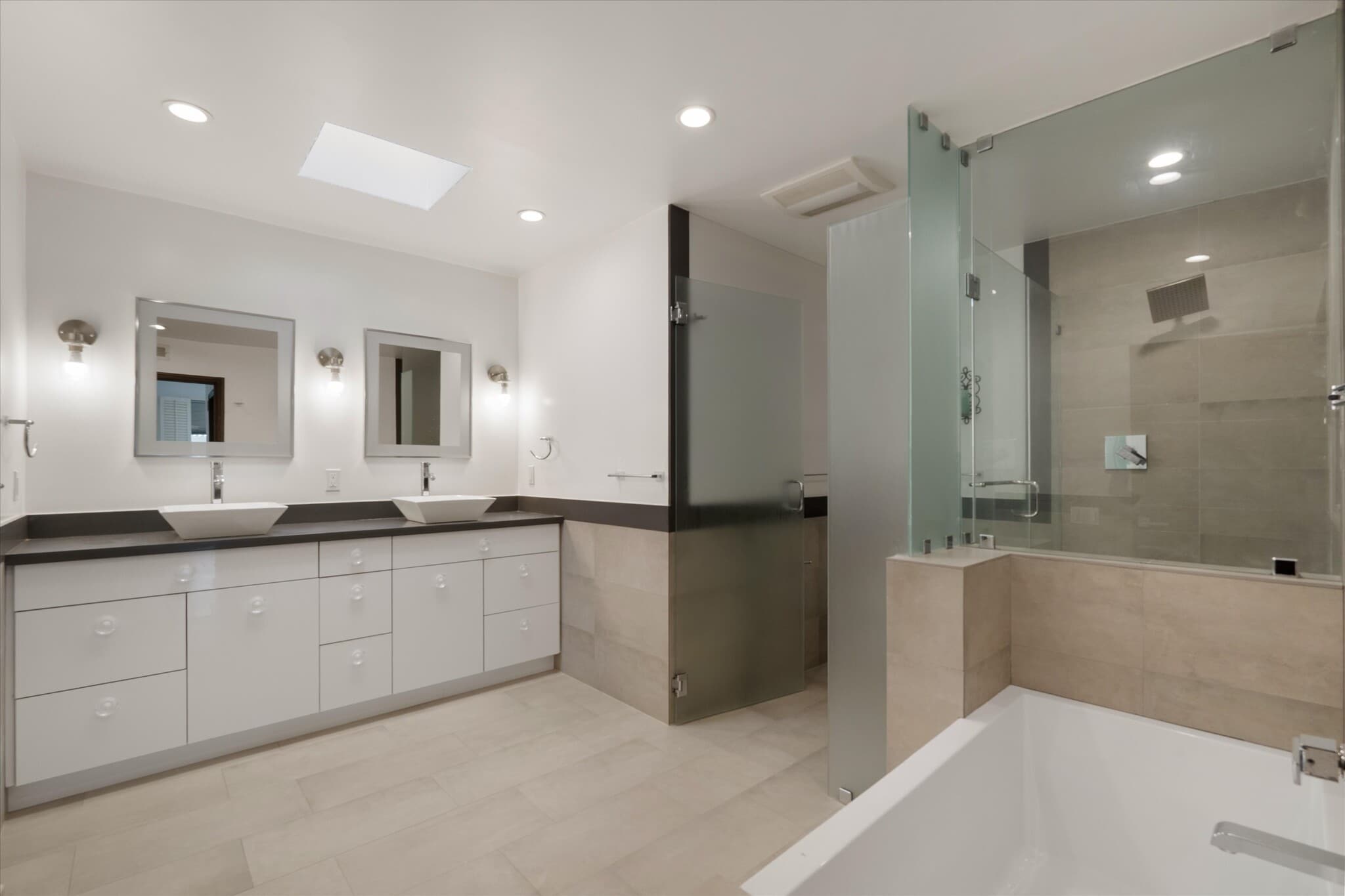 Building Photo - 2175 S Beverly Glen Blvd