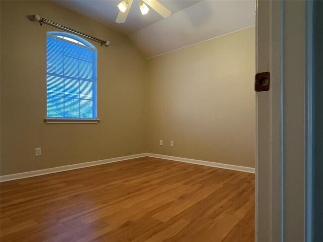 Building Photo - 12733 Serafy Ct