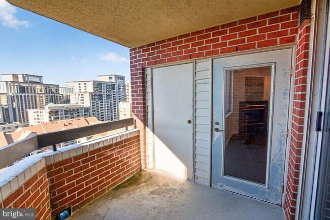 Building Photo - 1276 N Wayne St