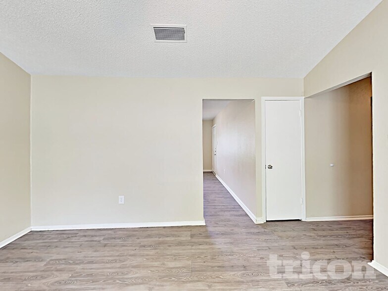 Building Photo - 1308 E Timberview Ln