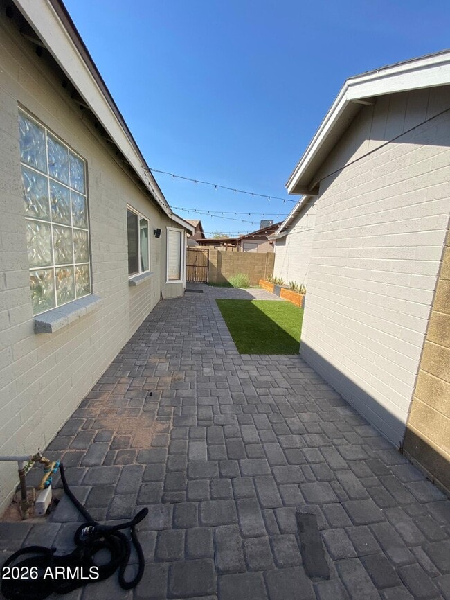 Building Photo - 1055 N Recker Rd