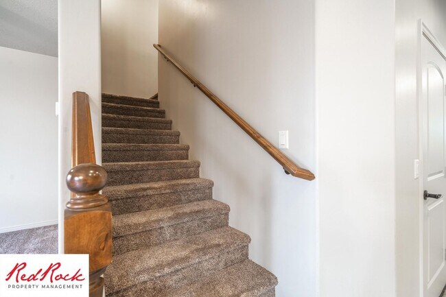 Building Photo - 3 Bedroom Townhome in Buena Vista Community