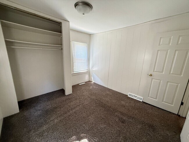 Building Photo - 2-Bedroom Single-Family Home in Vandercook Lake