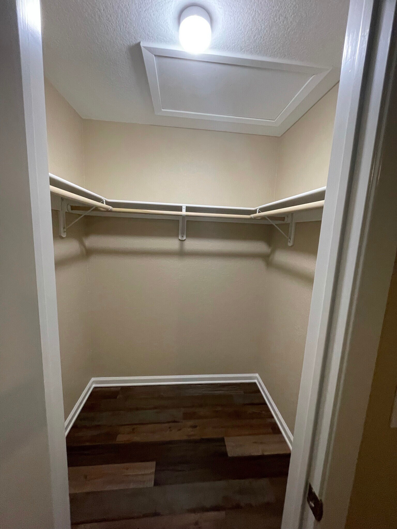 Building Photo - 410 Parkhill Cove