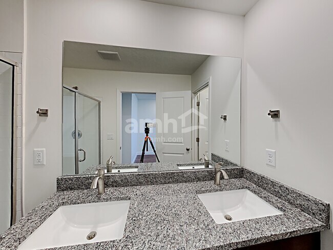 Building Photo - 6088 S Jordan Pkwy W