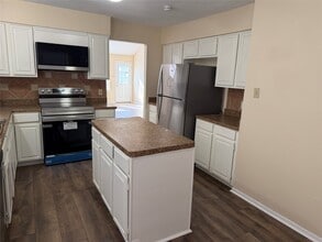 Building Photo - 9 Dewthread Ct