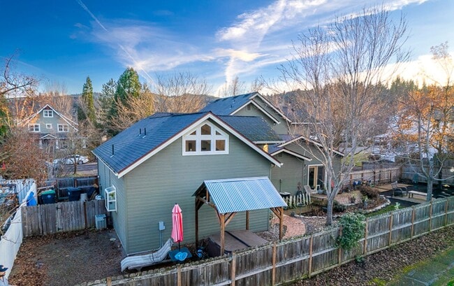 Building Photo - The Nest: Fully Furnished detached Cottage...