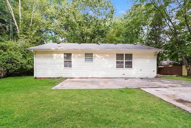 Building Photo - Charming One-Level Home in Clarksville!