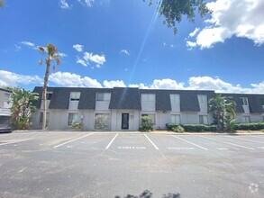 Building Photo - Spacious 3 bedroom, 2 bathroom Condo Locat...