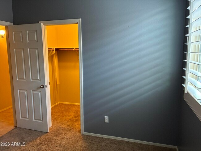 Building Photo - 8011 S 70th Dr