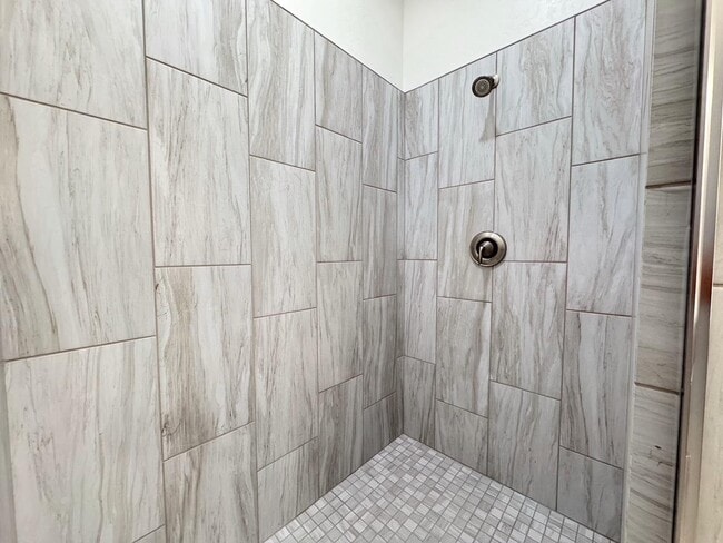 Building Photo - 2042 Daffodil St