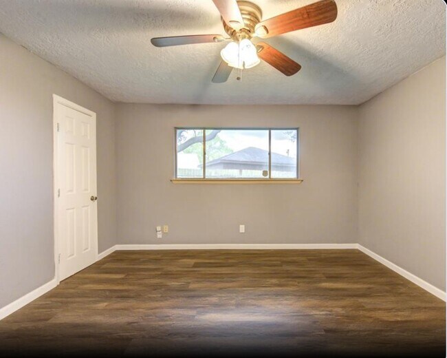 Building Photo - 10727 Sagewillow Ln