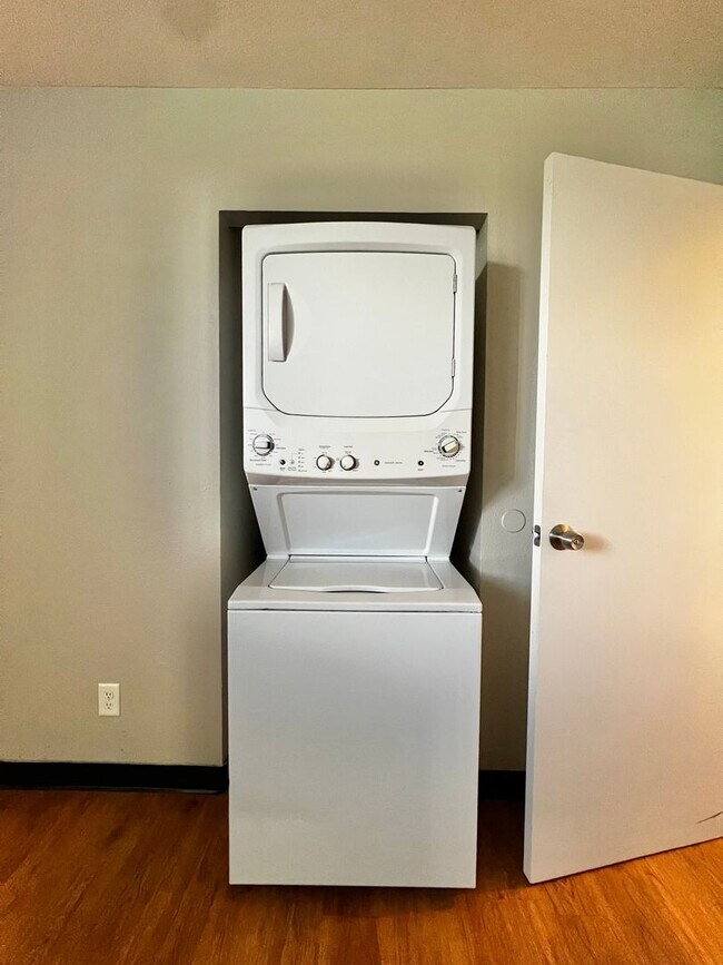 Building Photo - NShields632 (KC-LN-KB)