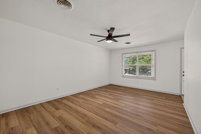 Building Photo - 1705 Eldon St