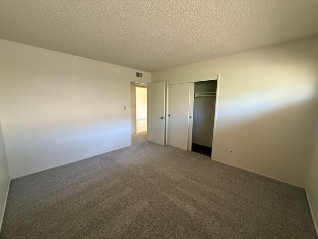 Building Photo - 4694001/85