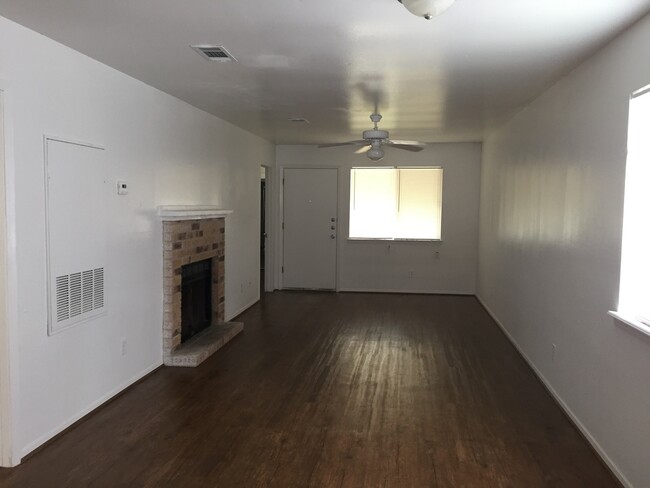 Building Photo - 3700EL