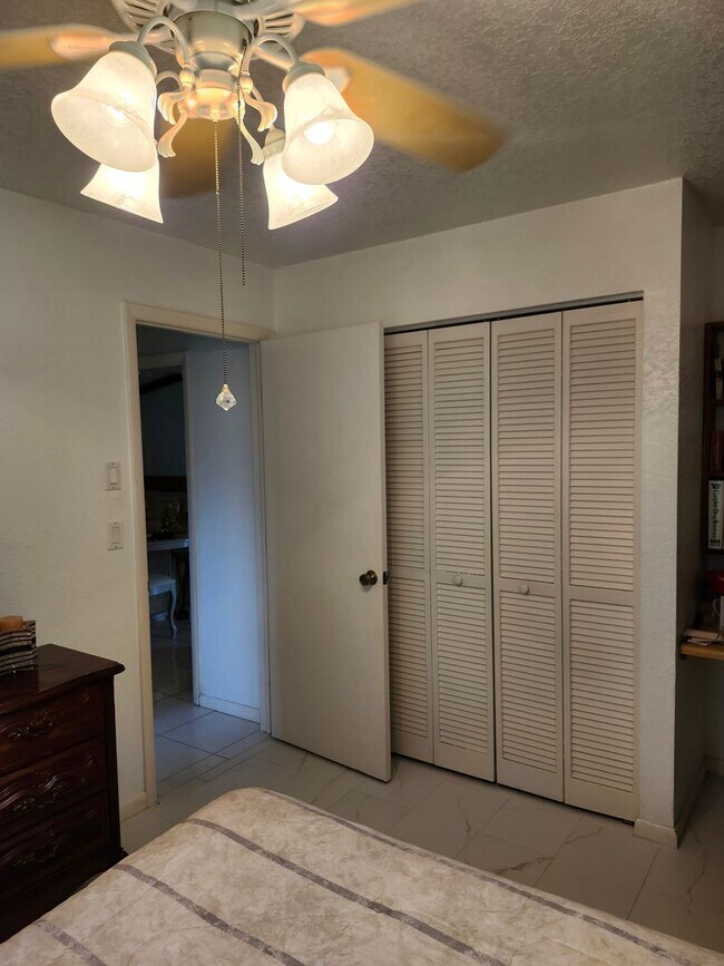 Building Photo - VERY NICE PORT CHARLOTTE HOME FOR ANNUAL RENT!