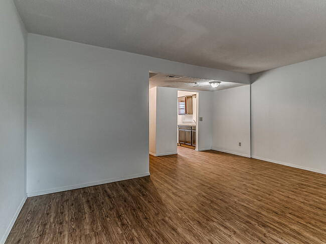 Building Photo - 818 Greenvale Rd