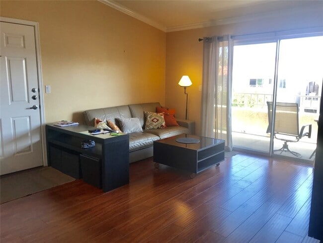 Building Photo - 1020 Vista Del Cerro Dr