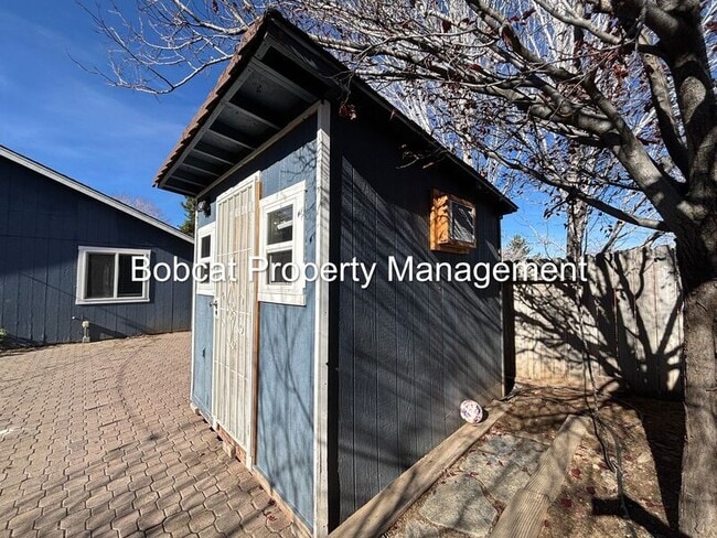 Building Photo - 2319 Blue Haven Ln