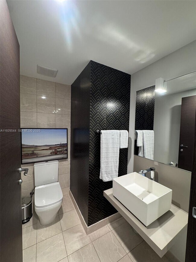 Building Photo - 1000 Brickell Plaza