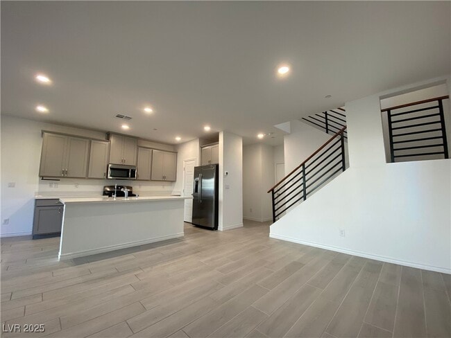 Building Photo - 600 Carriage Hill Dr