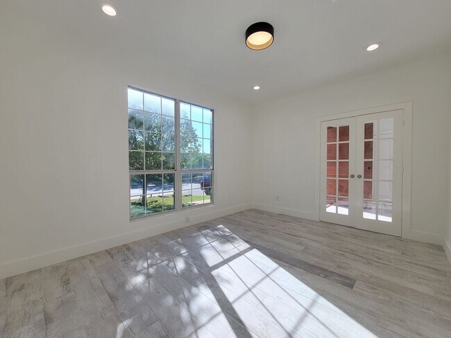 Building Photo - 405 Darkwoods Dr