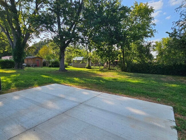 Building Photo - 395 W Crocus Dr