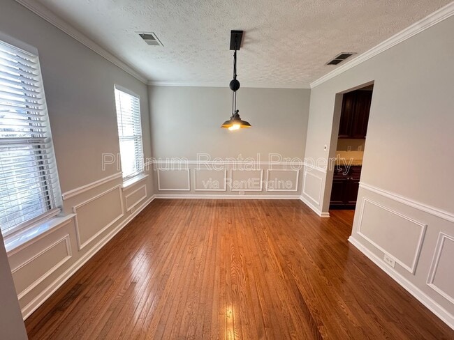 Building Photo - 11080 Crabapple Lake Dr