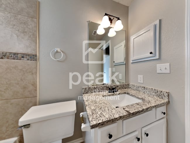 Building Photo - $1899! Beautiful 3Bed/2Bath Home ready for...
