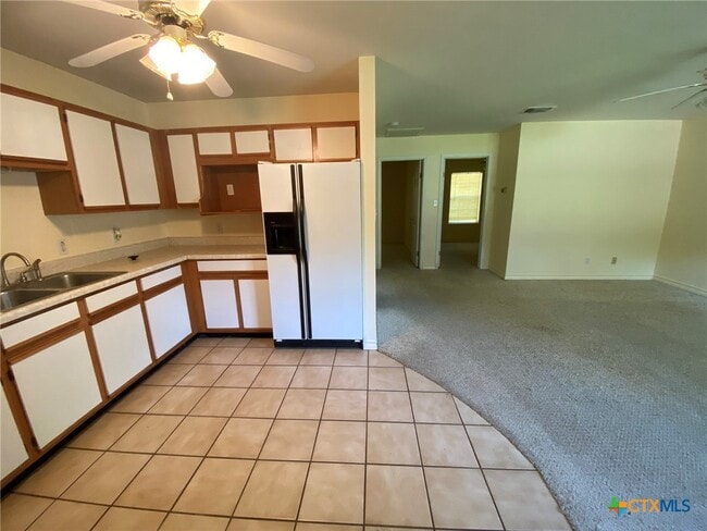 Building Photo - 570 Beverly Ln