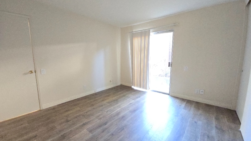 Building Photo - 530 N Wilson Ave